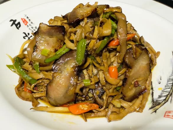 腊肉炒烟笋